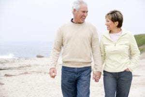 couple at the beach holding hands and smiling BYPj39RSs